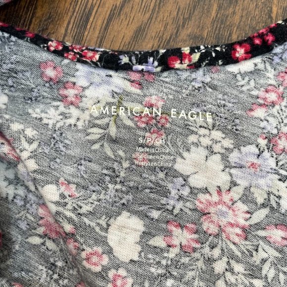 American Eagle Crop Top Small Black Floral Flutter Sleeve Cotton Casual Women's - Picture 10 of 11